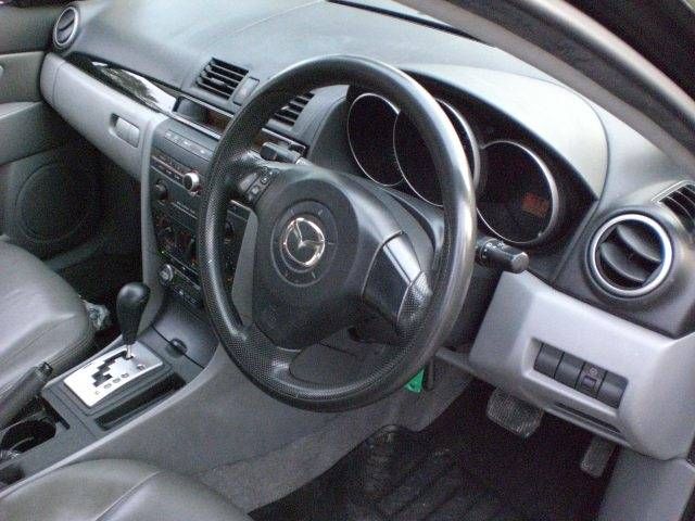 2004 Mazda Axela