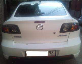 2004 Mazda Axela Photos