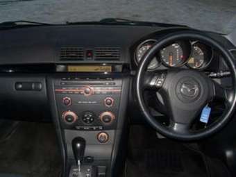 2005 Mazda Axela Photos