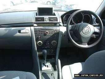 2005 Mazda Axela Pictures