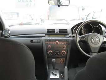 2005 Mazda Axela Pictures