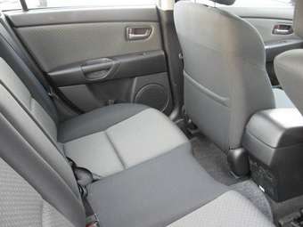 2005 Mazda Axela Pics