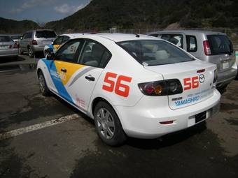 2005 Mazda Axela Photos