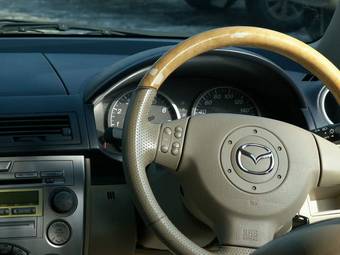 2002 Mazda Demio Images