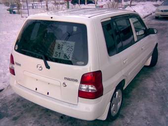 2002 Mazda Demio Photos