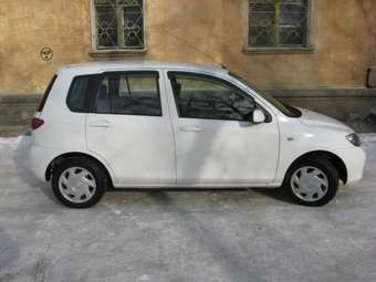 2003 Mazda Demio Photos