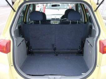 2003 Mazda Demio Pictures