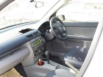 2003 Mazda Demio Photos