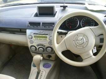 2003 Mazda Demio Images