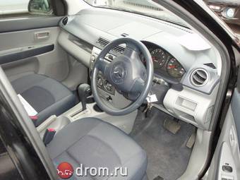 2003 Mazda Demio Pictures