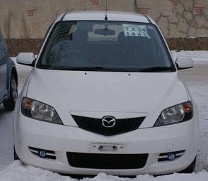 2003 Mazda Demio Photos