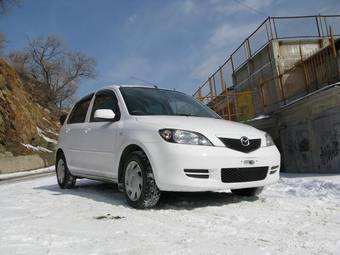 2003 Mazda Demio Photos