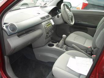 2003 Mazda Demio Pictures