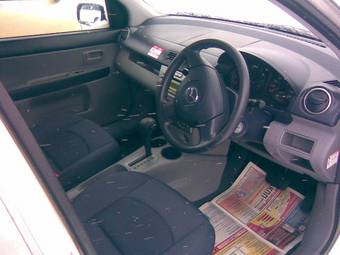 2003 Mazda Demio Photos