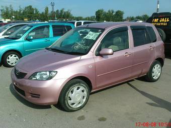 2003 Mazda Demio Pictures