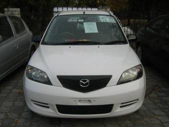 2003 Mazda Demio Photos