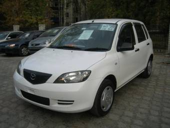 2003 Mazda Demio Pictures