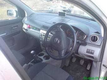 2003 Mazda Demio Photos