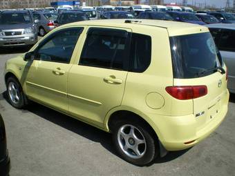 2003 Mazda Demio Pictures