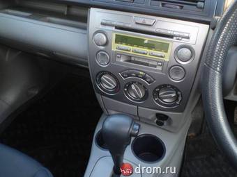 2003 Mazda Demio Pictures