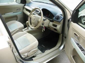 2003 Mazda Demio Photos