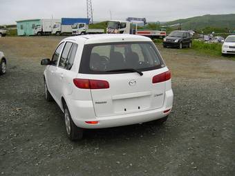 2003 Mazda Demio Pictures