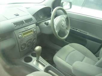 2003 Mazda Demio Photos