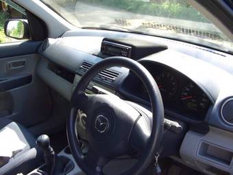 2003 Mazda Demio Photos