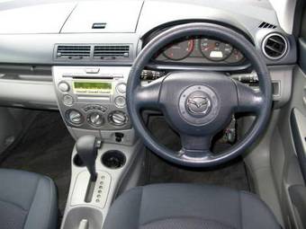 2003 Mazda Demio Pictures