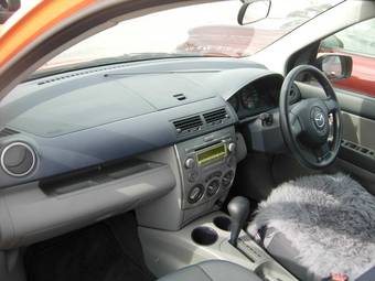 2003 Mazda Demio Pictures