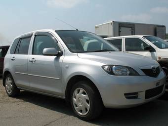 2004 Mazda Demio Photos