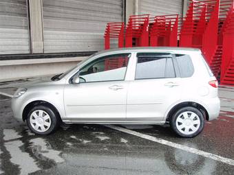 2005 Mazda Demio Photos