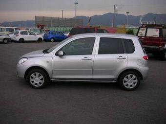 2005 Mazda Demio Photos