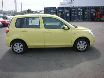 2005 Mazda Demio Pictures