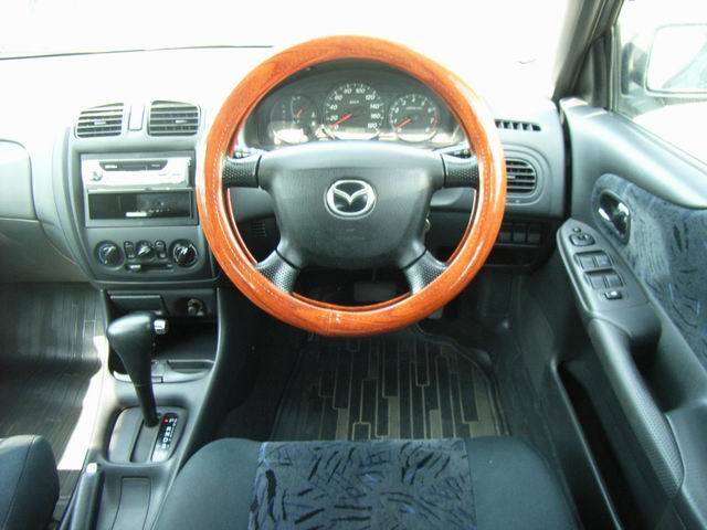 2000 Mazda Familia Photos