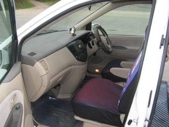 2002 Mazda MPV Images