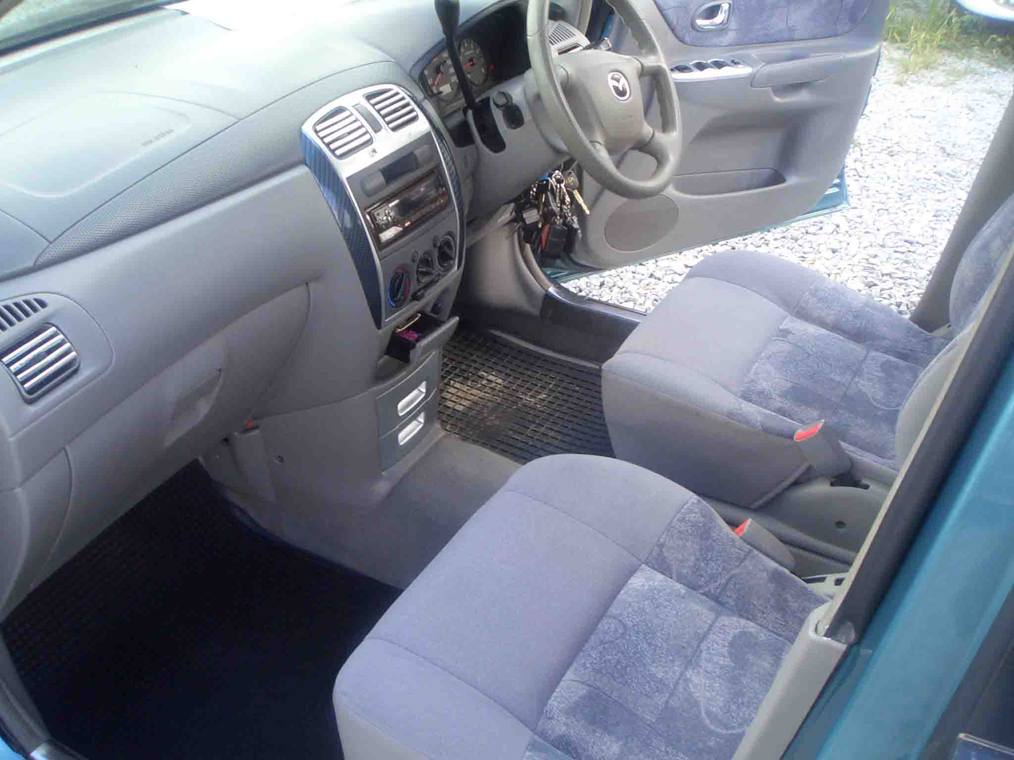 2001 Mazda Premacy Photos