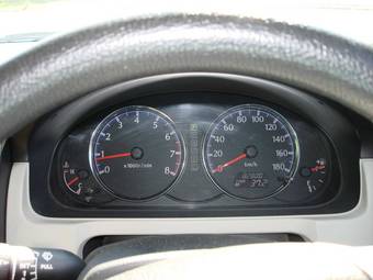 2004 Mazda Verisa Pictures