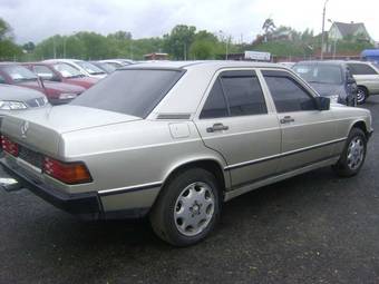 1985 Mercedes-Benz 190 Photos