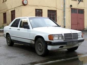 1986 Mercedes-Benz 190 Photos