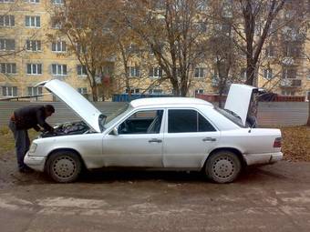 1990 Mercedes-Benz E-Class Photos