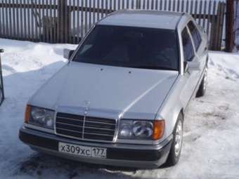 1992 Mercedes-Benz E-Class Pictures