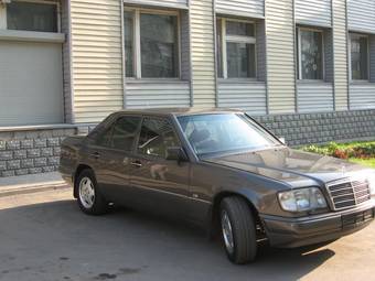 1992 Mercedes-Benz E-Class Pictures