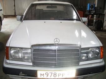 1992 Mercedes-Benz E-Class Pictures