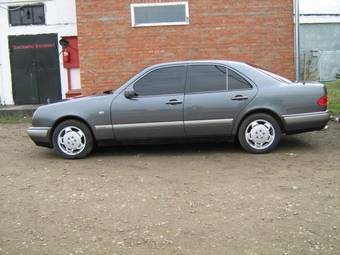 1995 Mercedes-Benz E-Class Photos