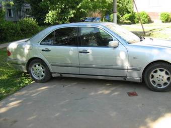 1996 Mercedes-Benz E-Class Pictures