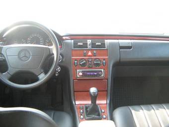 1998 Mercedes-Benz E-Class Pictures