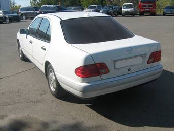 1998 Mercedes-Benz E-Class Pictures