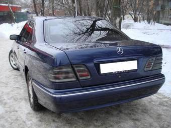 2000 Mercedes-Benz E-Class Photos