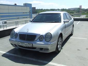 2000 Mercedes-Benz E-Class Photos
